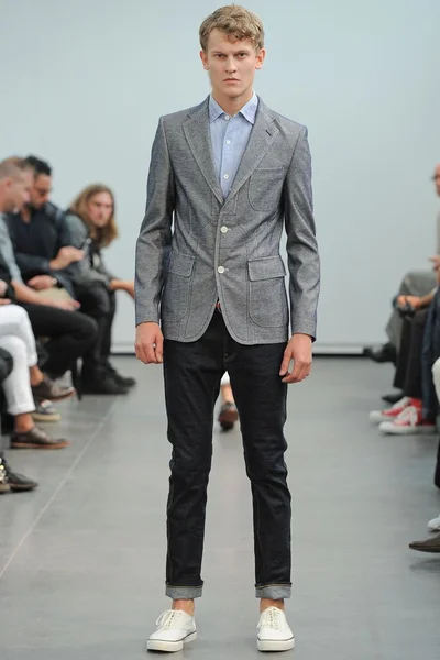 Look 19